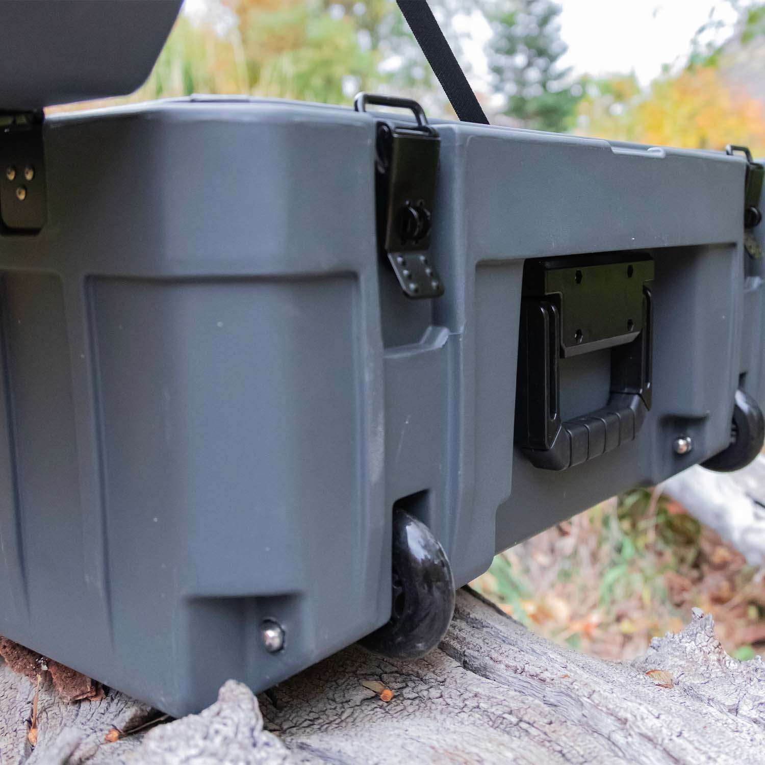 132L Overland Gear Box Gray with wheels